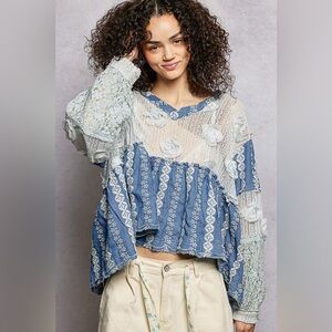 #65 🌼T1-1 POL Blue and Cream Floral Lace Blouse
